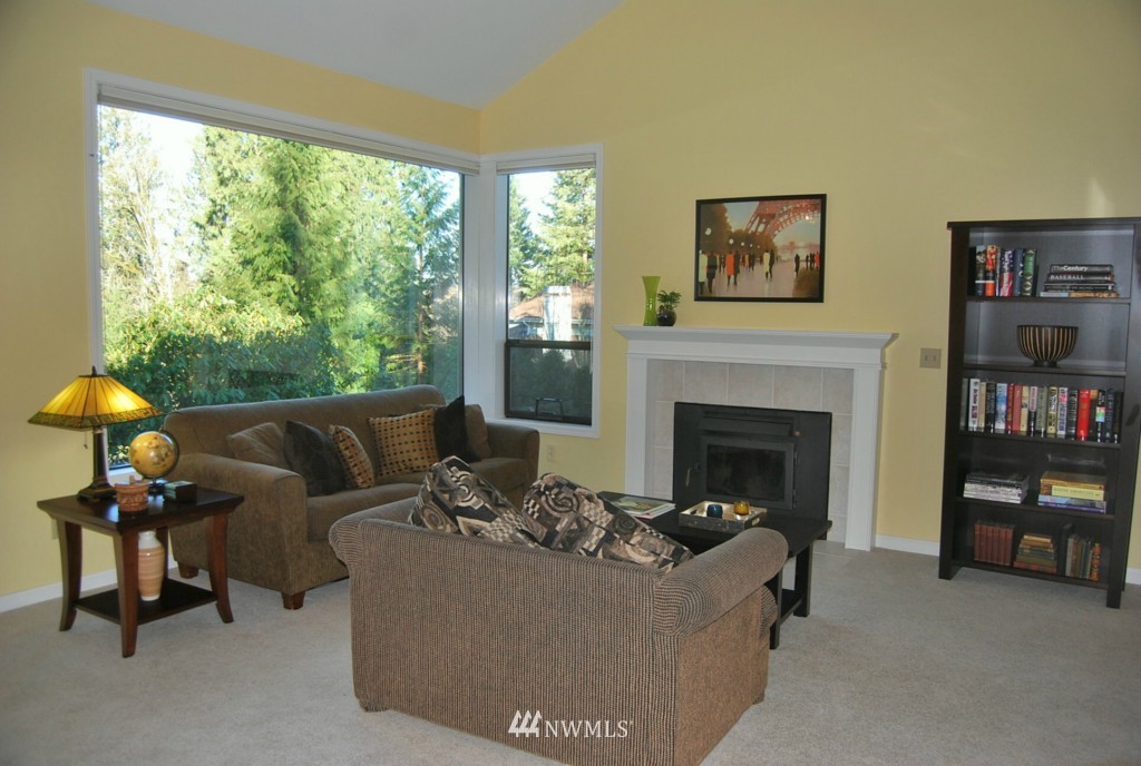 1090 Ridgewood Circle Southwest Issaquah, WA 98027 - Photo 2 of 16