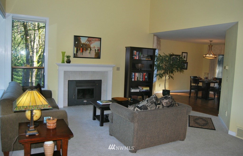 1090 Ridgewood Circle Southwest Issaquah, WA 98027 - Photo 3 of 16