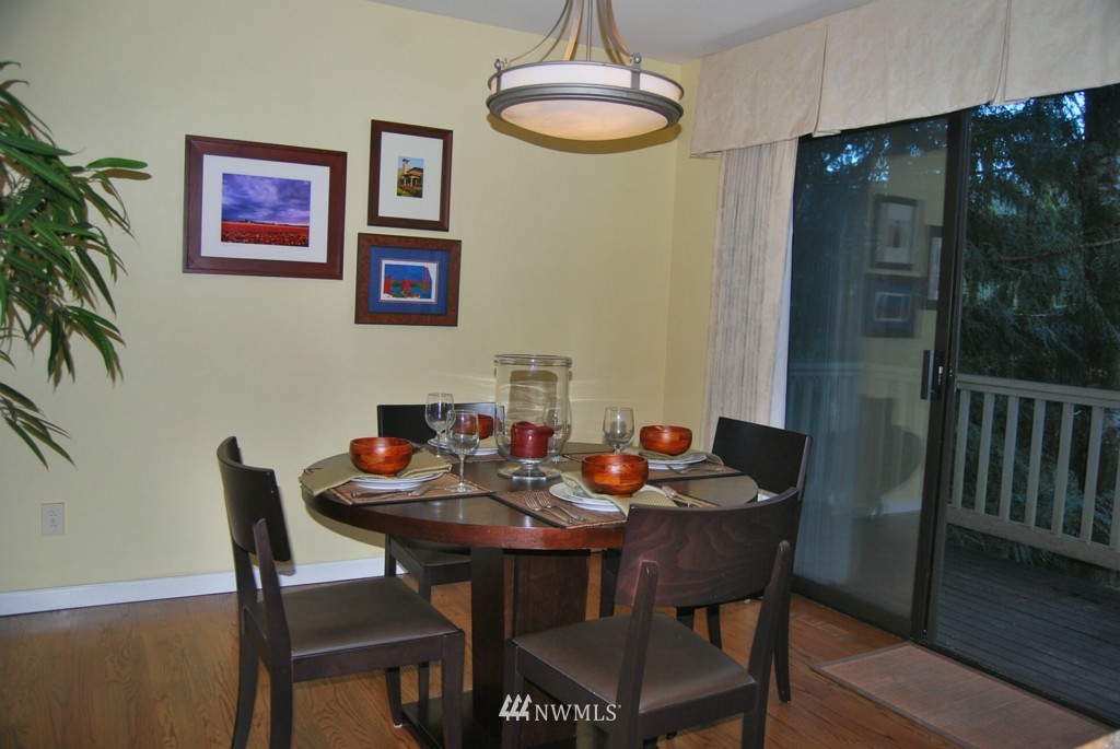 1090 Ridgewood Circle Southwest Issaquah, WA 98027 - Photo 4 of 16