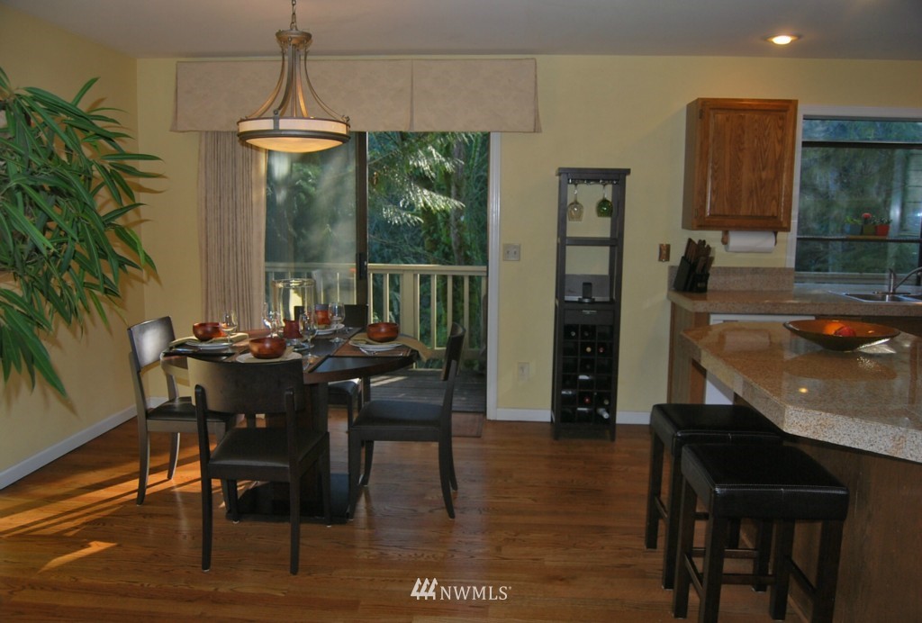 1090 Ridgewood Circle Southwest Issaquah, WA 98027 - Photo 5 of 16