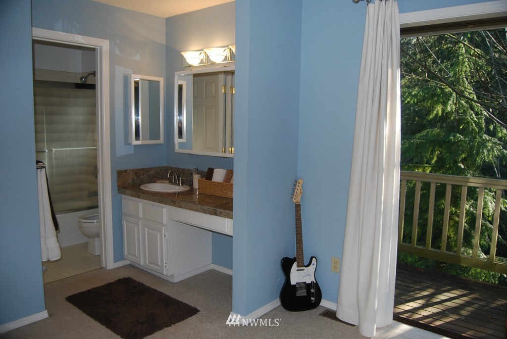 1090 Ridgewood Circle Southwest Issaquah, WA 98027 - Photo 10 of 16