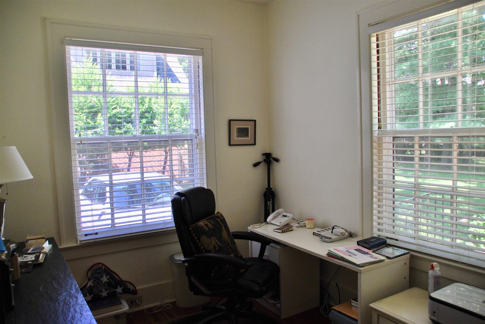 906 Estes Road Nashville, TN 37215 - Photo 11 of 15 a room with furniture and a window