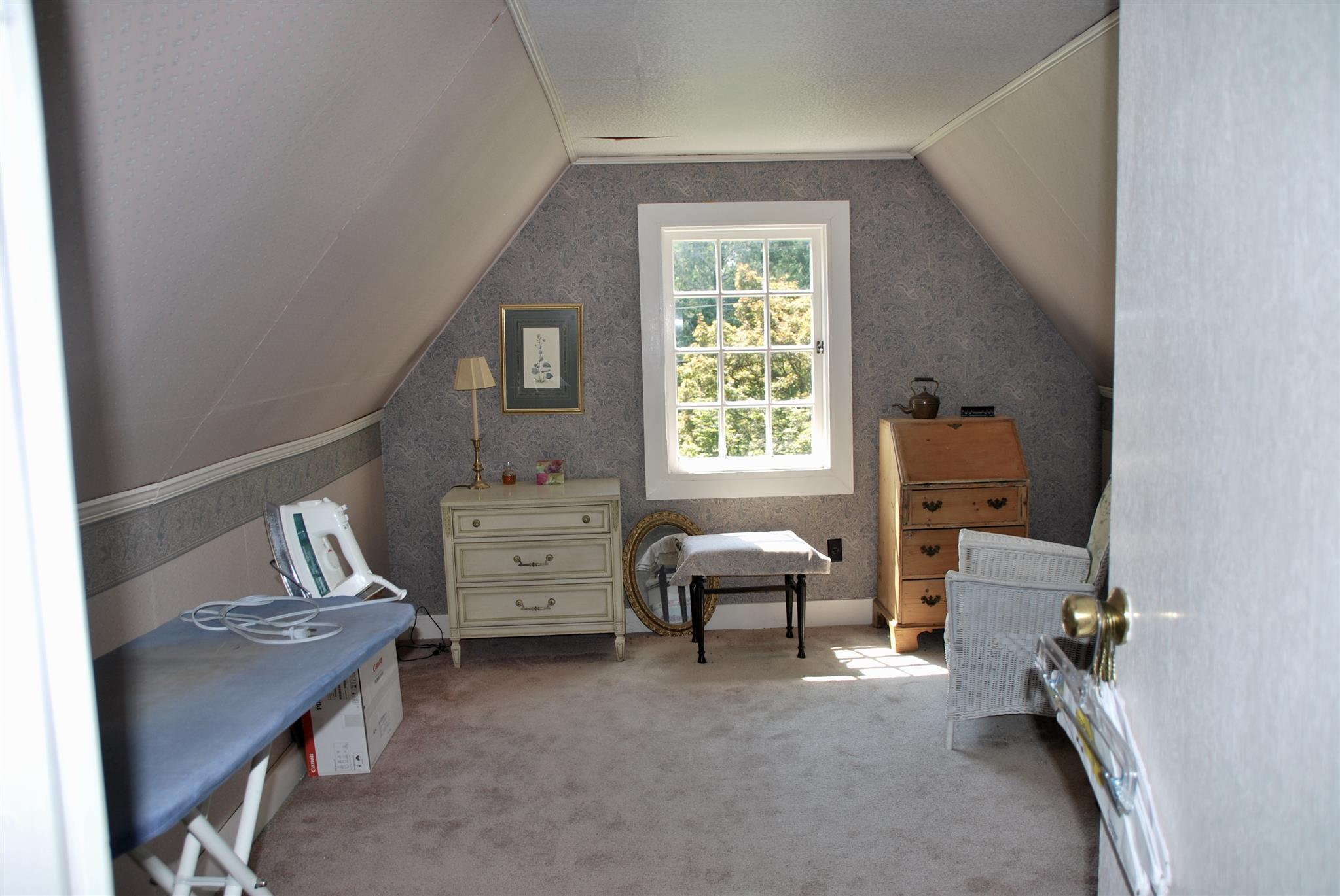 906 Estes Road Nashville, TN 37215 - Photo 14 of 15 a room with furniture and a window
