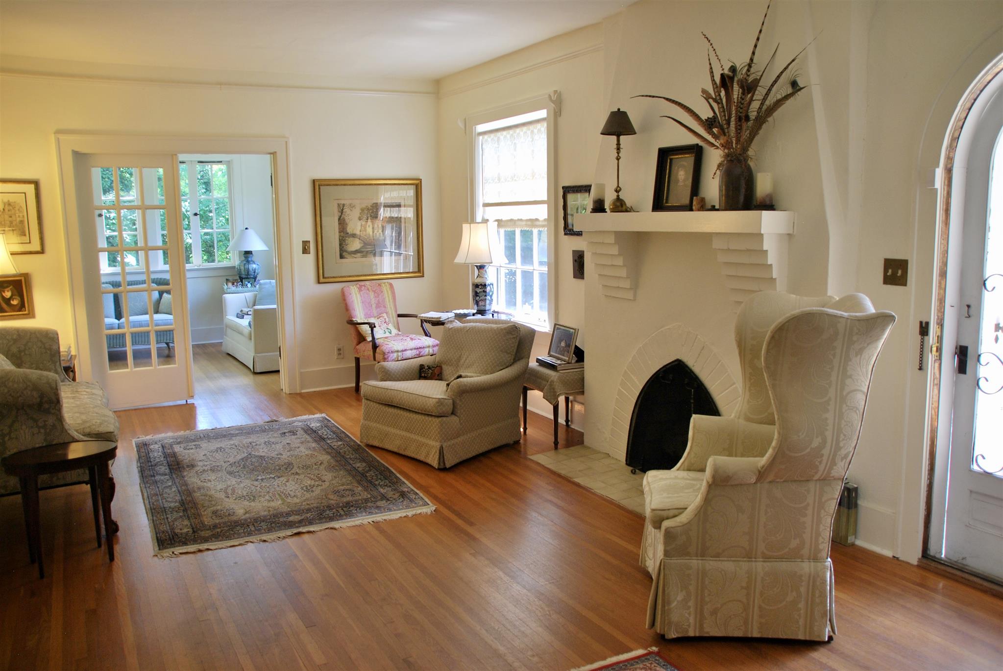 906 Estes Road Nashville, TN 37215 - Photo 3 of 15 a living room with furniture and a fireplace
