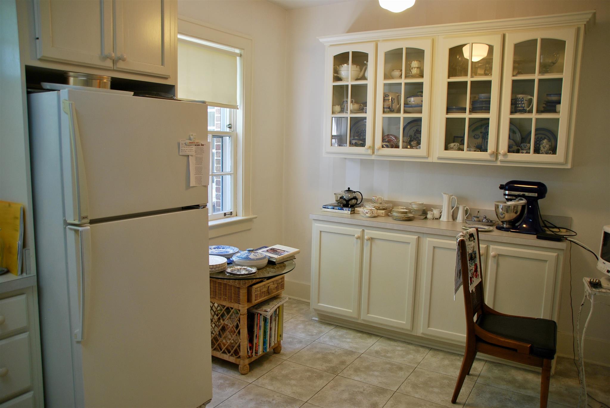 906 Estes Road Nashville, TN 37215 - Photo 7 of 15 a kitchen with refrigerator and window