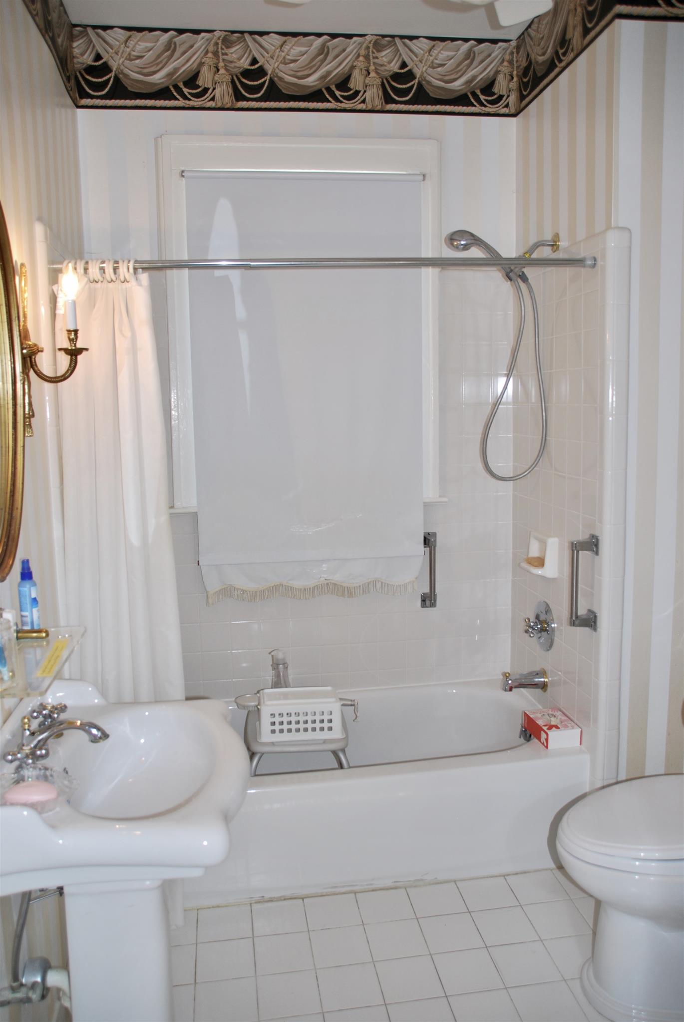 906 Estes Road Nashville, TN 37215 - Photo 9 of 15 a bathroom with a sink a toilet and shower curtain