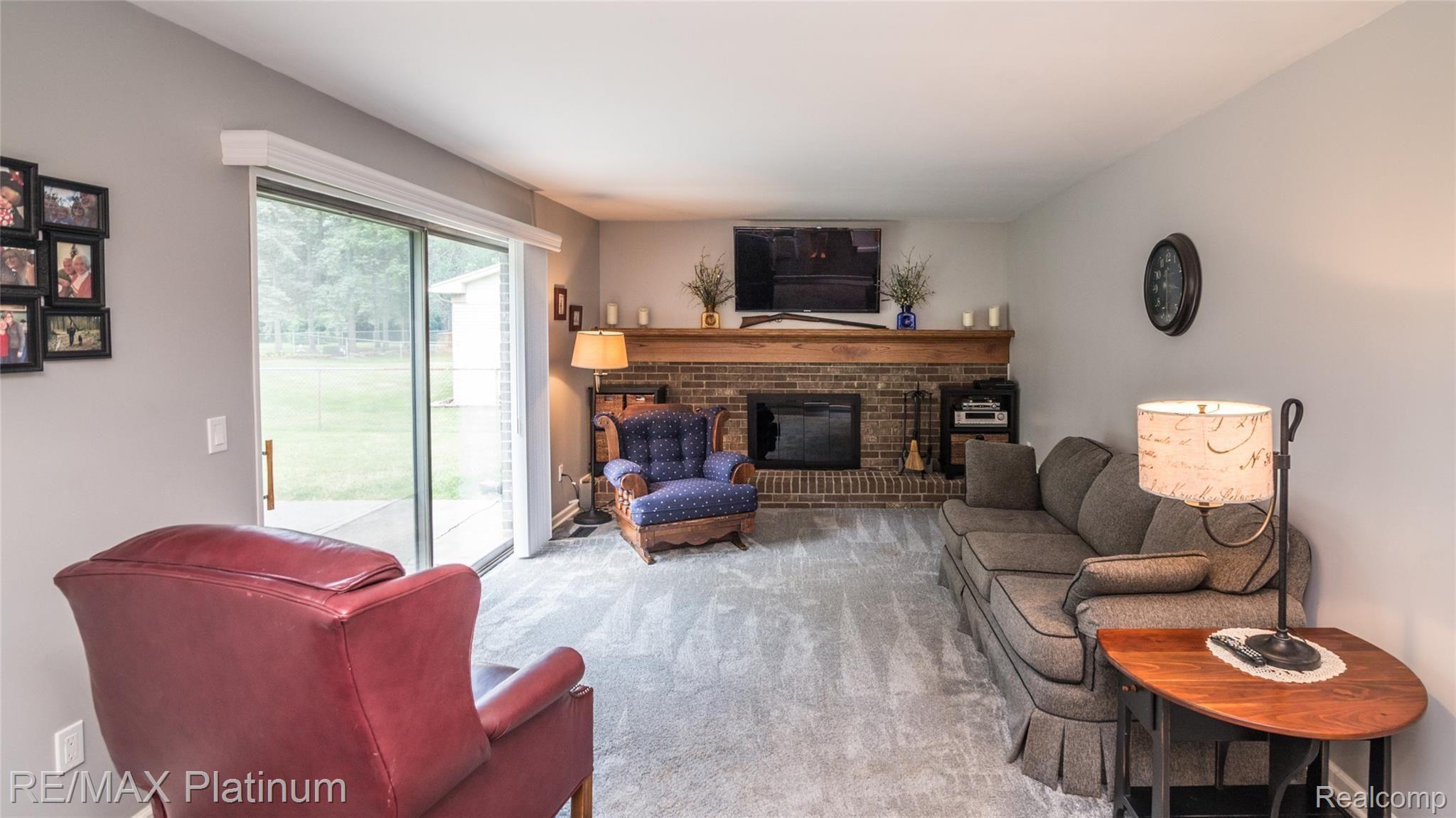 18571 Gill Road Livonia, MI 48152 - Photo 17 of 48 025_41.jpg