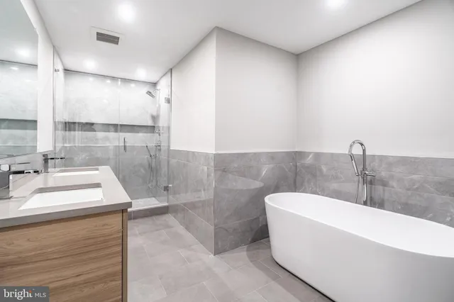 $3,350 | 2412 Innovator Way, Unit A, Philadelphia, PA 19146