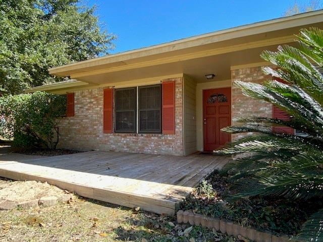 Welcome to 32052 S. Wiggins St. This house has a fresh coat of paint throughout, updated tile flooring, window coverings, light fixtures, ceilings fans and appliances. It's ready for you to move right in.