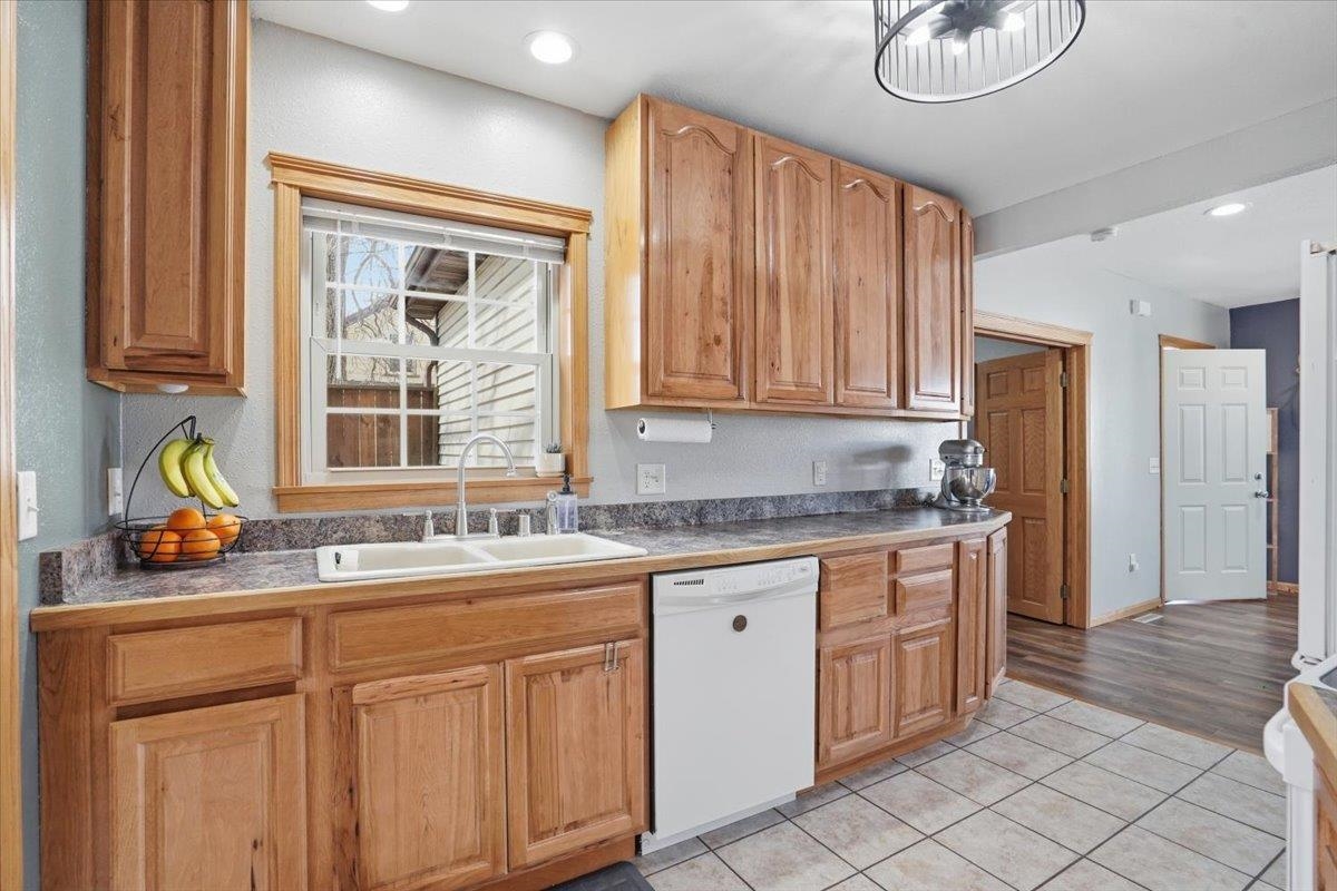 204 Hotel Street Brooklyn, WI 53521 - Photo 18 of 52