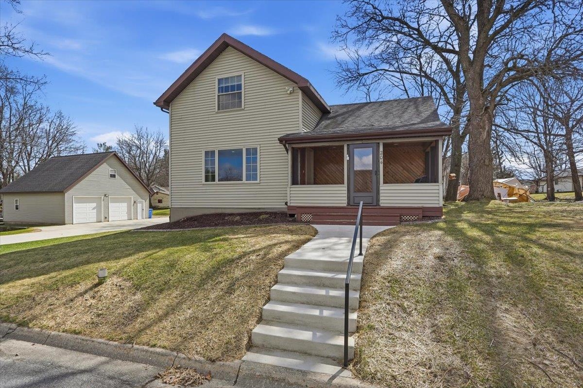 204 Hotel Street Brooklyn, WI 53521 - Photo 2 of 52