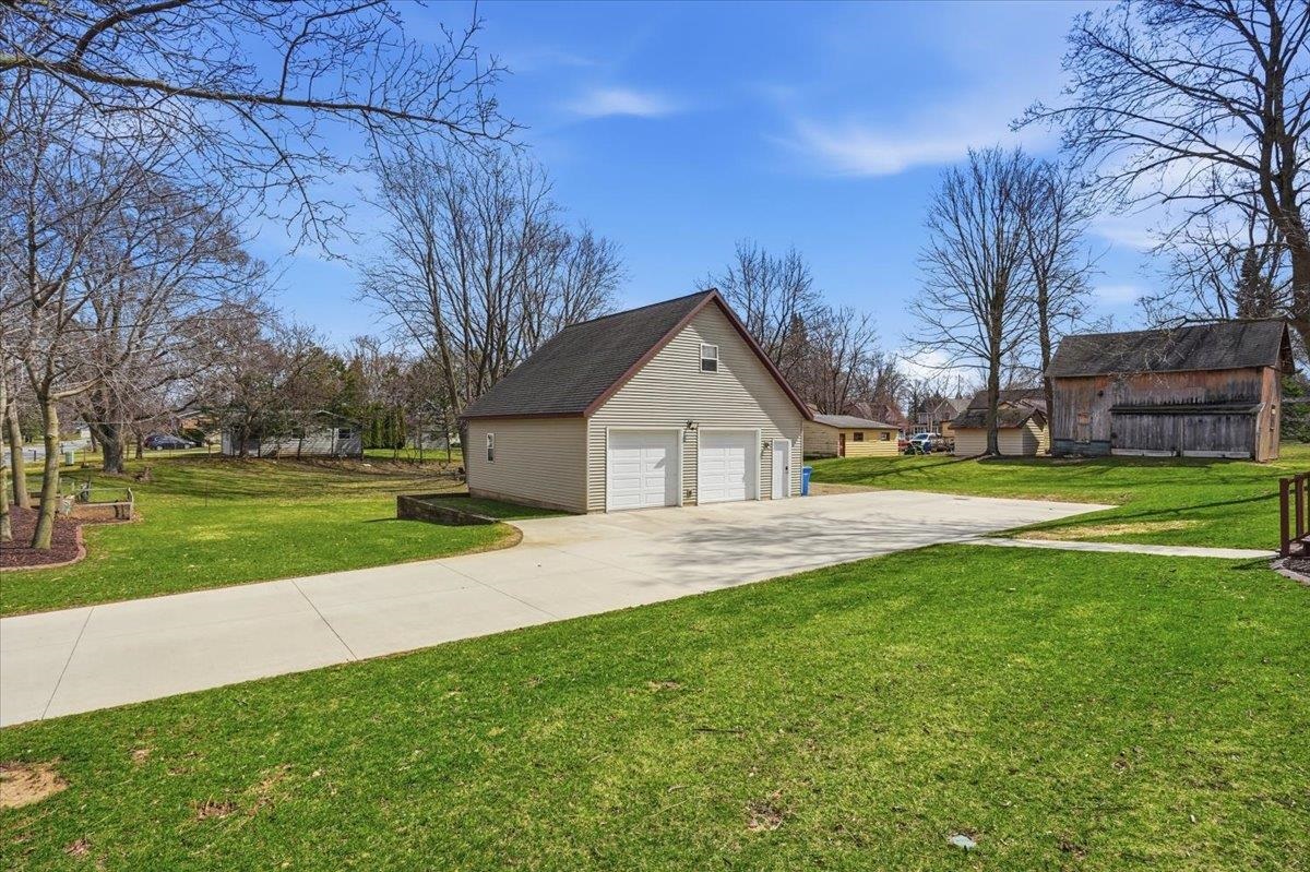 204 Hotel Street Brooklyn, WI 53521 - Photo 38 of 52