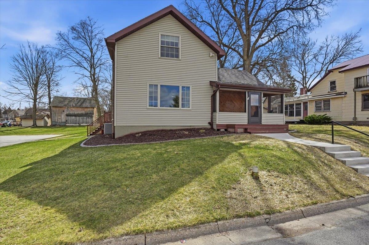 204 Hotel Street Brooklyn, WI 53521 - Photo 5 of 52