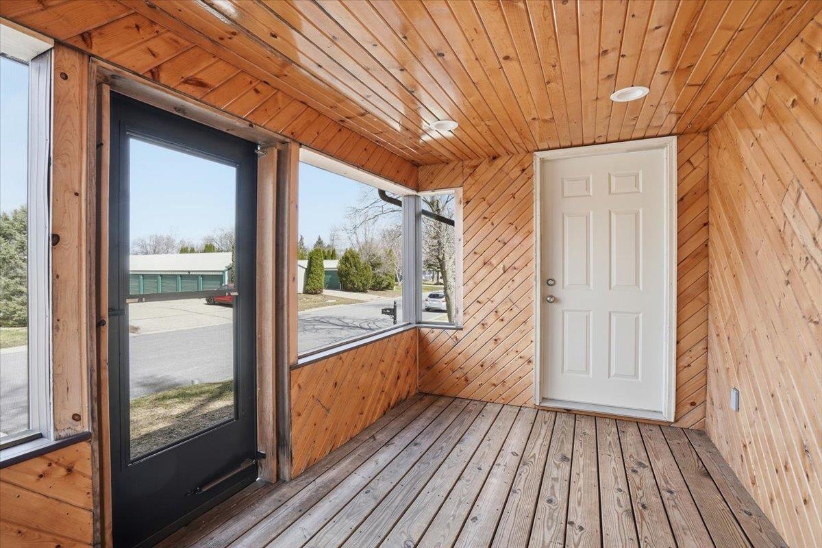 204 Hotel Street Brooklyn, WI 53521 - Photo 7 of 52