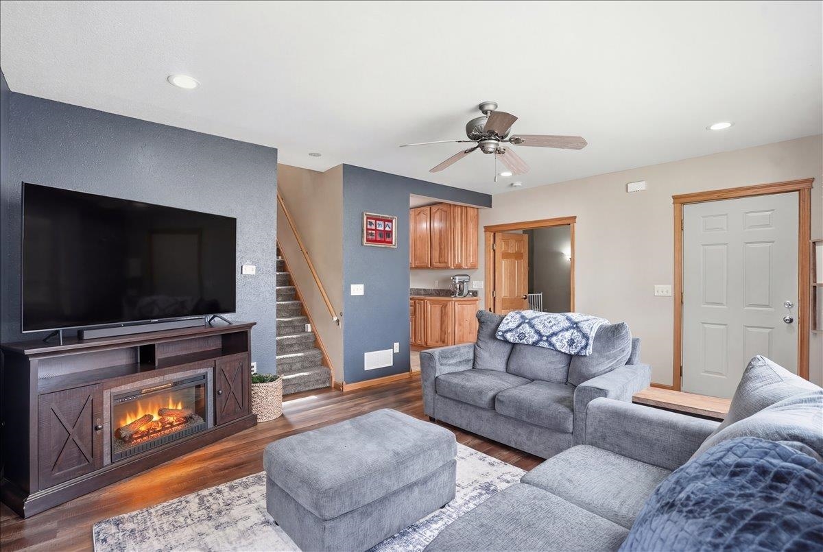 204 Hotel Street Brooklyn, WI 53521 - Photo 10 of 52