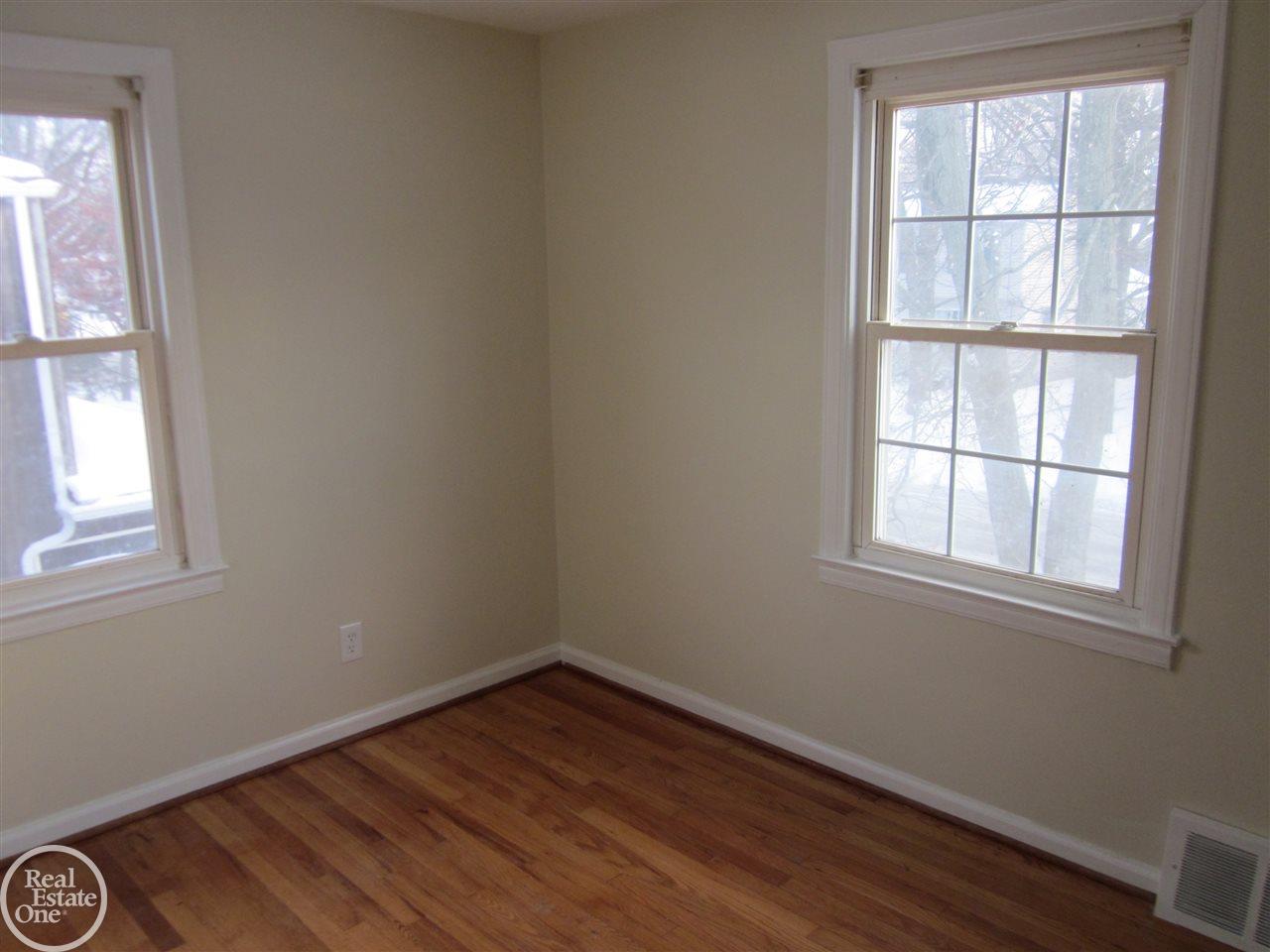 2222 Hampton Road Grosse Pointe, MI 48236 - Photo 13 of 25