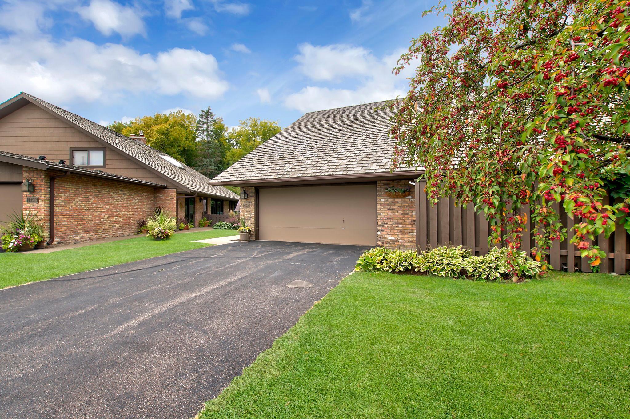 17923 Comstock Road Wayzata, MN 55391 - Photo 3 of 39 Gallery Image 3