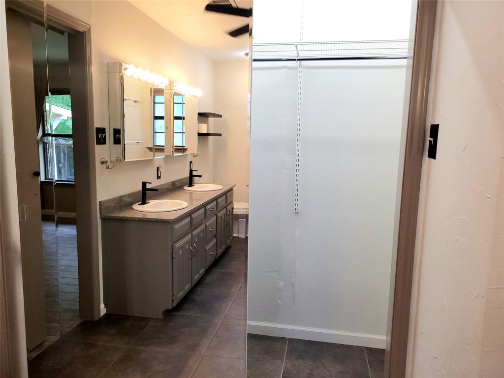 912 North Dove Road Grapevine, TX 76051 - Photo 22 of 36 a utility room with washer and dryer