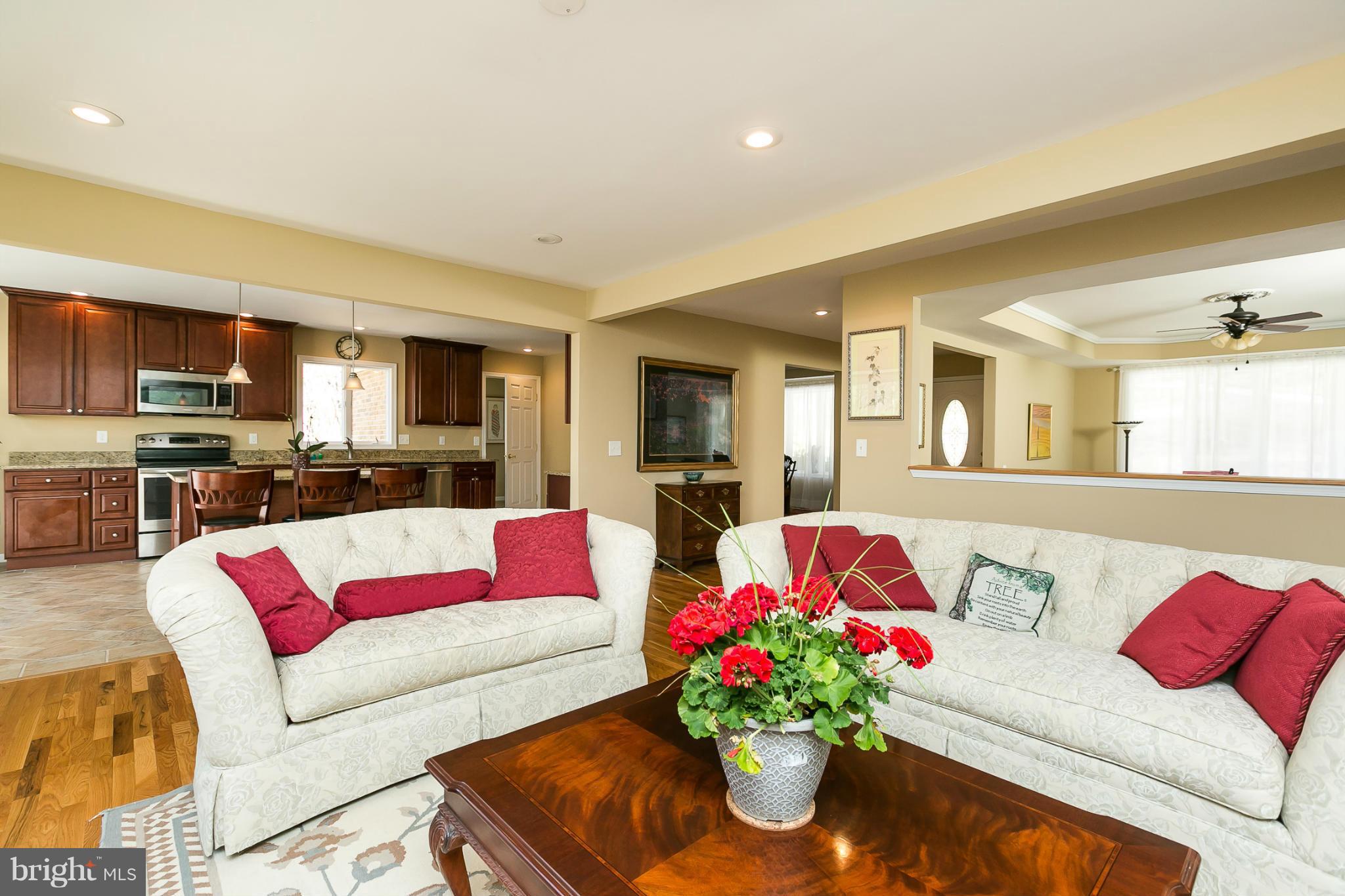 5 Rises Court Cockeysville, MD 21030 - Photo 10 of 27 Family Room