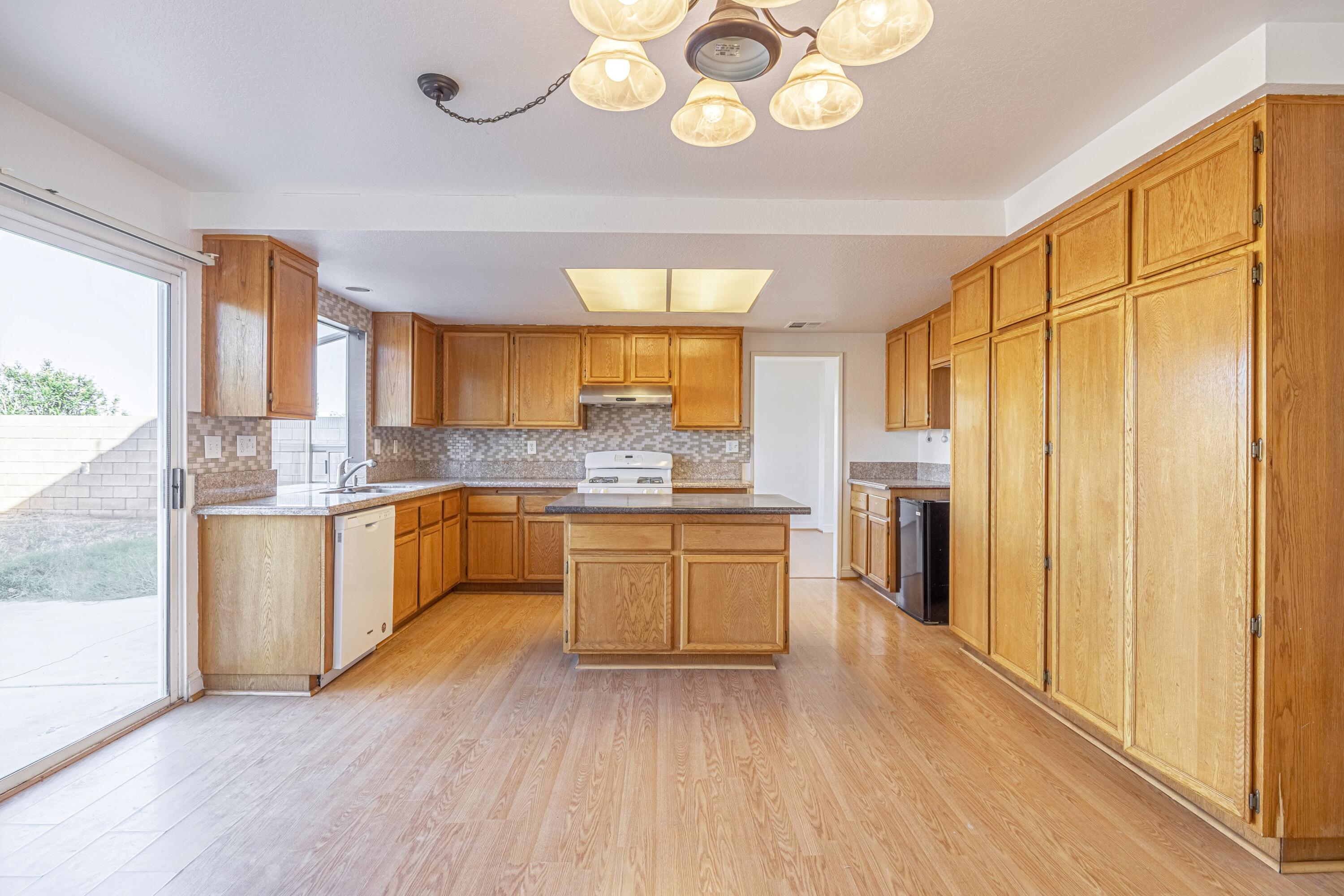 3141 Hampton Road Palmdale, CA 93551 - Photo 11 of 35 JMY_0230-HDR