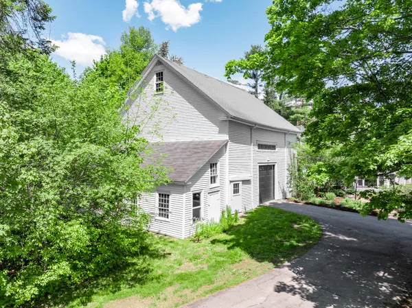 $879,000 | 1290 State Street, Veazie, ME 04401