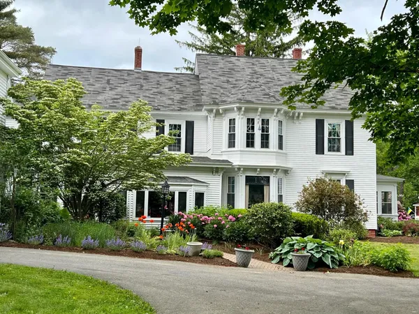 $879,000 | 1290 State Street, Veazie, ME 04401