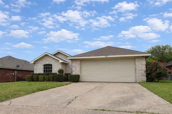 $2,100 | 1325 Aviary Drive, DeSoto, TX 75115