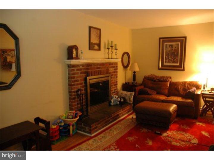 22 Springtree Lane Yardley, PA 19067 - Photo 3 of 10 Gallery Image 3