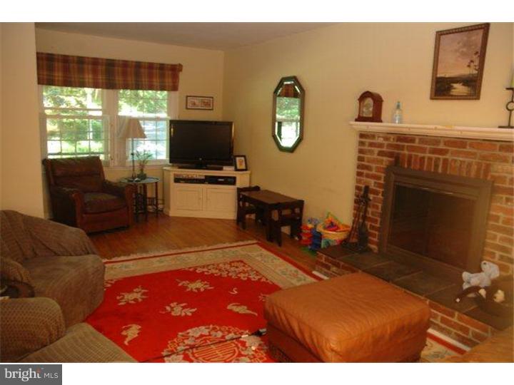 22 Springtree Lane Yardley, PA 19067 - Photo 4 of 10 Gallery Image 4