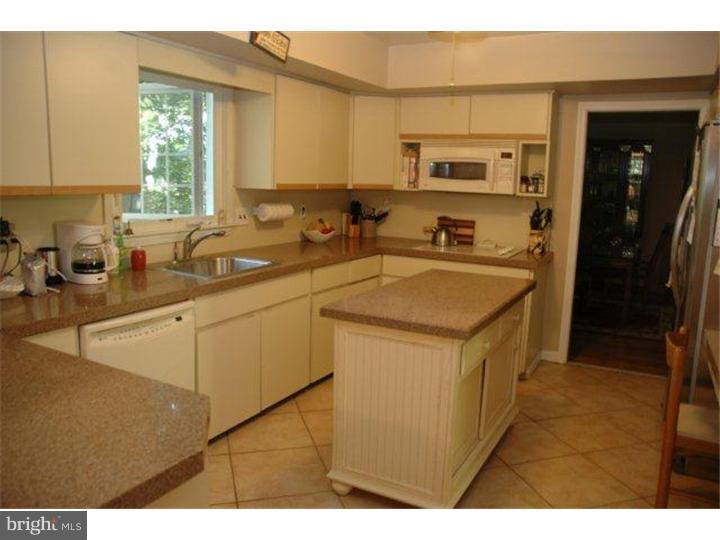 22 Springtree Lane Yardley, PA 19067 - Photo 5 of 10 Gallery Image 5
