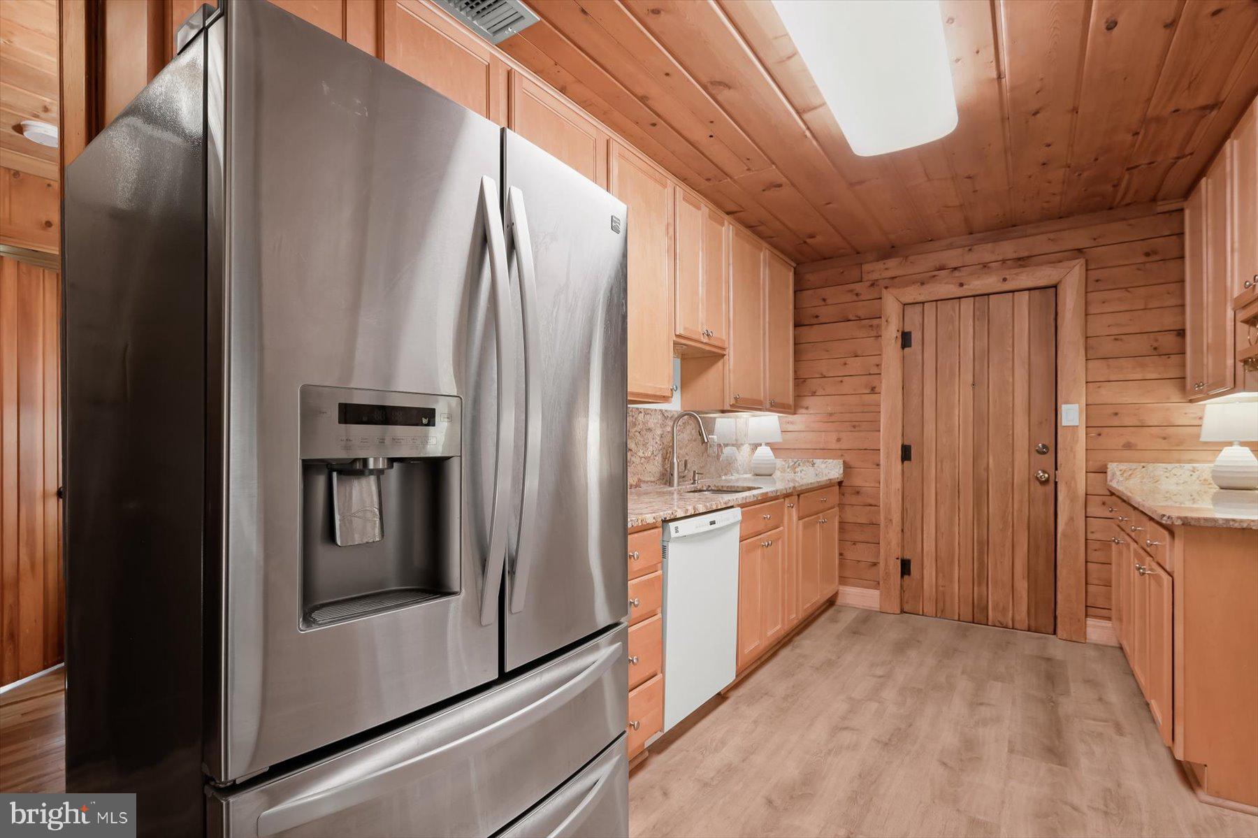 7605 Stewart Hill Road Adamstown, MD 21710 - Photo 106 of 139 Kitchen w/SS fridge