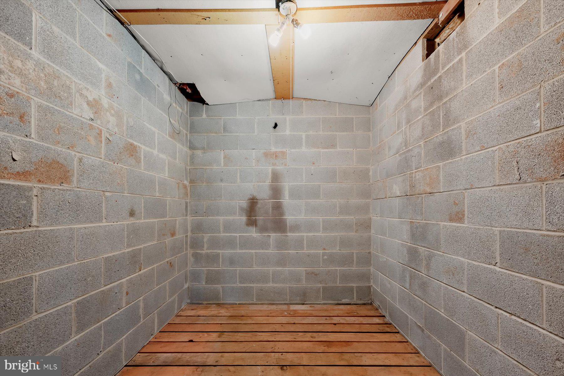 7605 Stewart Hill Road Adamstown, MD 21710 - Photo 130 of 139 Root cellar or potential sauna!