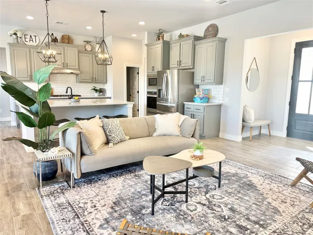 $695,000 | 416 Buffalo Trail, Liberty Hill, TX 78642