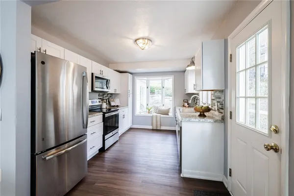 $879,900 | 4338 East Lake Road, Livonia, NY 14487
