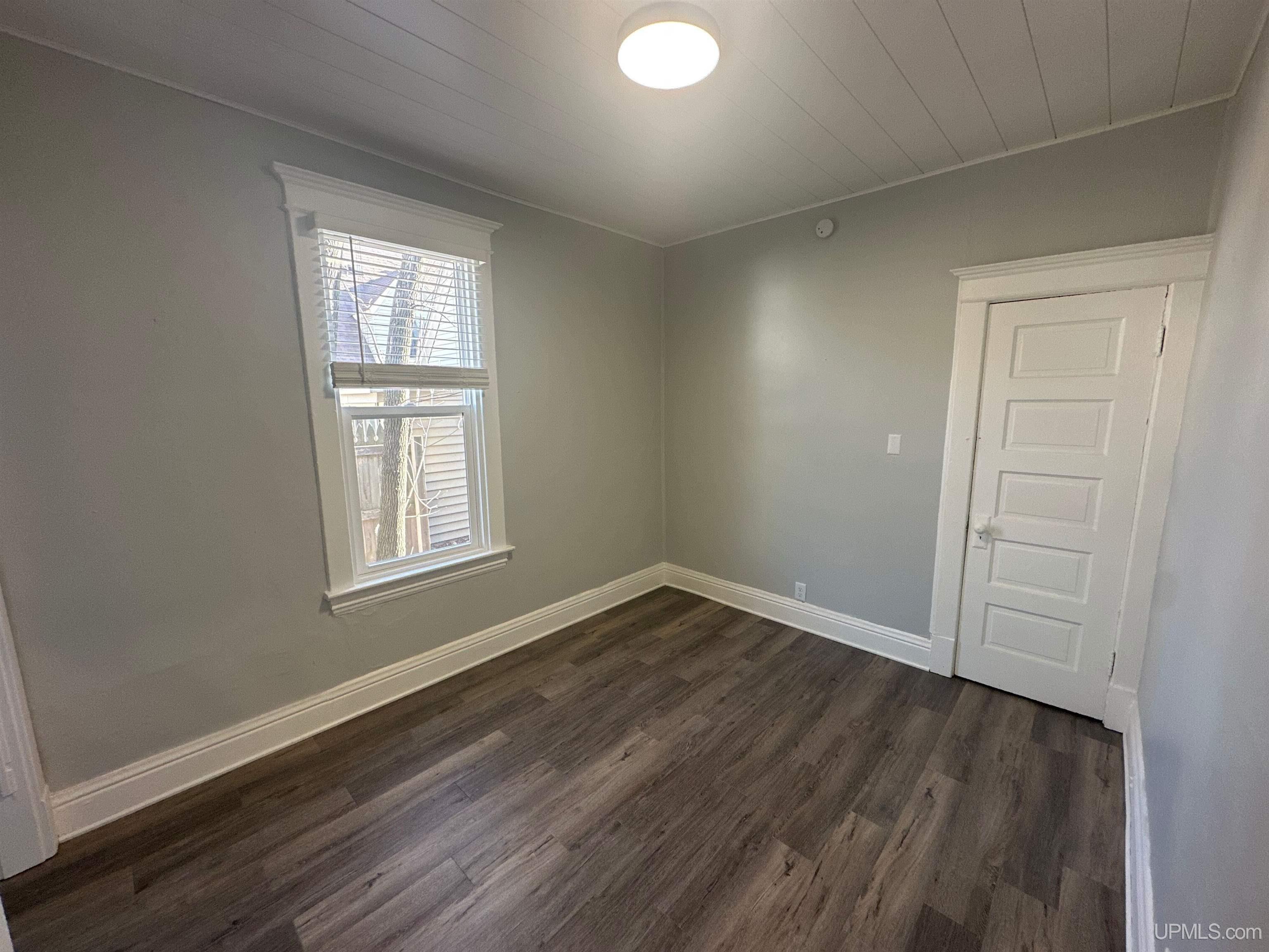 910 South 13th Street Escanaba, MI 49829 - Photo 9 of 13