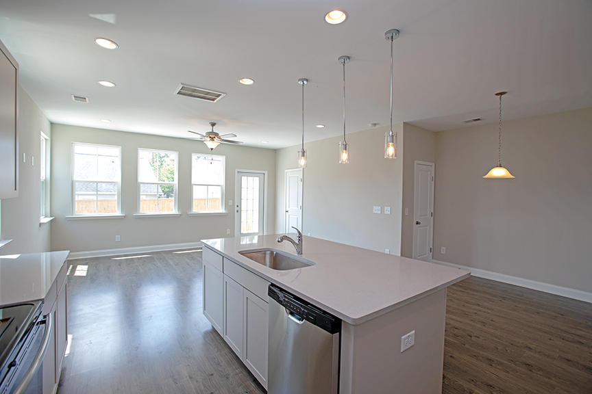 7859 Montview Road North Charleston, SC 29418 - Photo 4 of 26 Kitchen