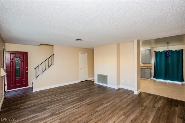 $1,600 | 319 East Pecos Way, Las Vegas, NV 89121