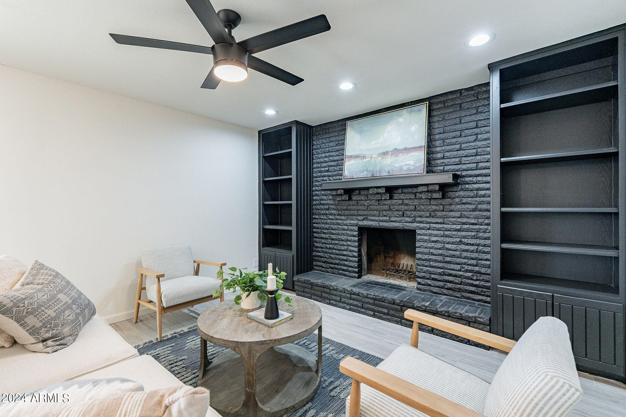 3825 West Dalphin Road Phoenix, AZ 85051 - Photo 18 of 45 Family Room