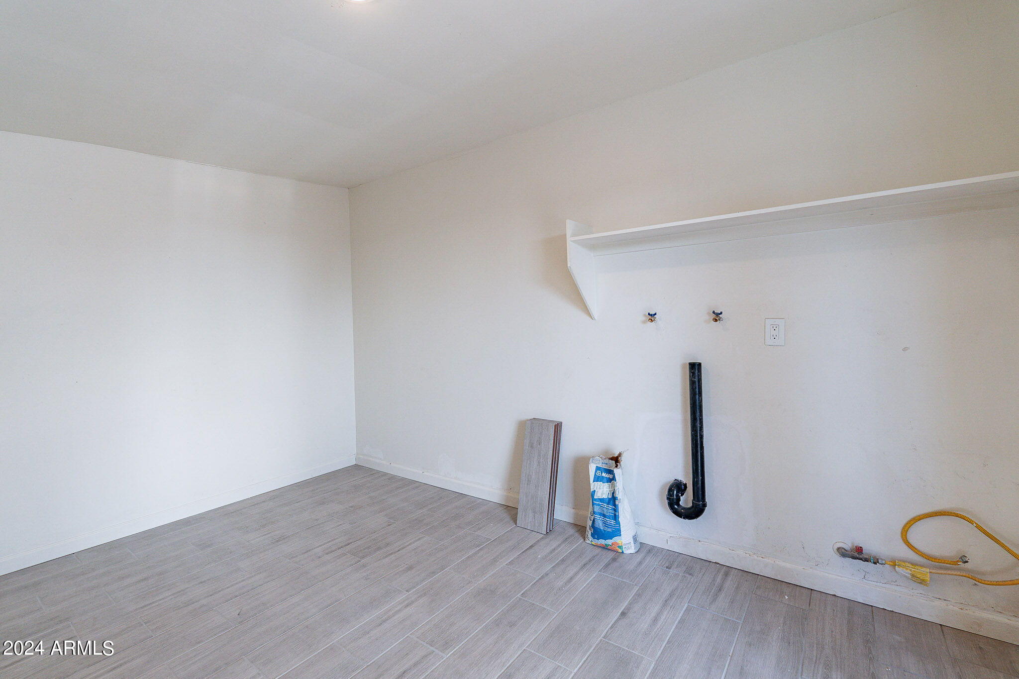 3825 West Dalphin Road Phoenix, AZ 85051 - Photo 35 of 45 Laundry/Storage Room