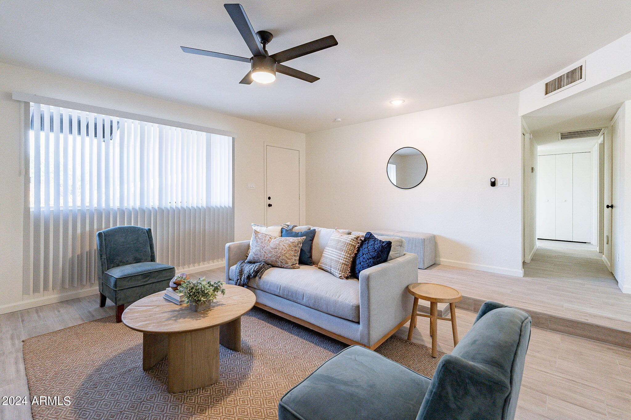3825 West Dalphin Road Phoenix, AZ 85051 - Photo 8 of 45 Living Room