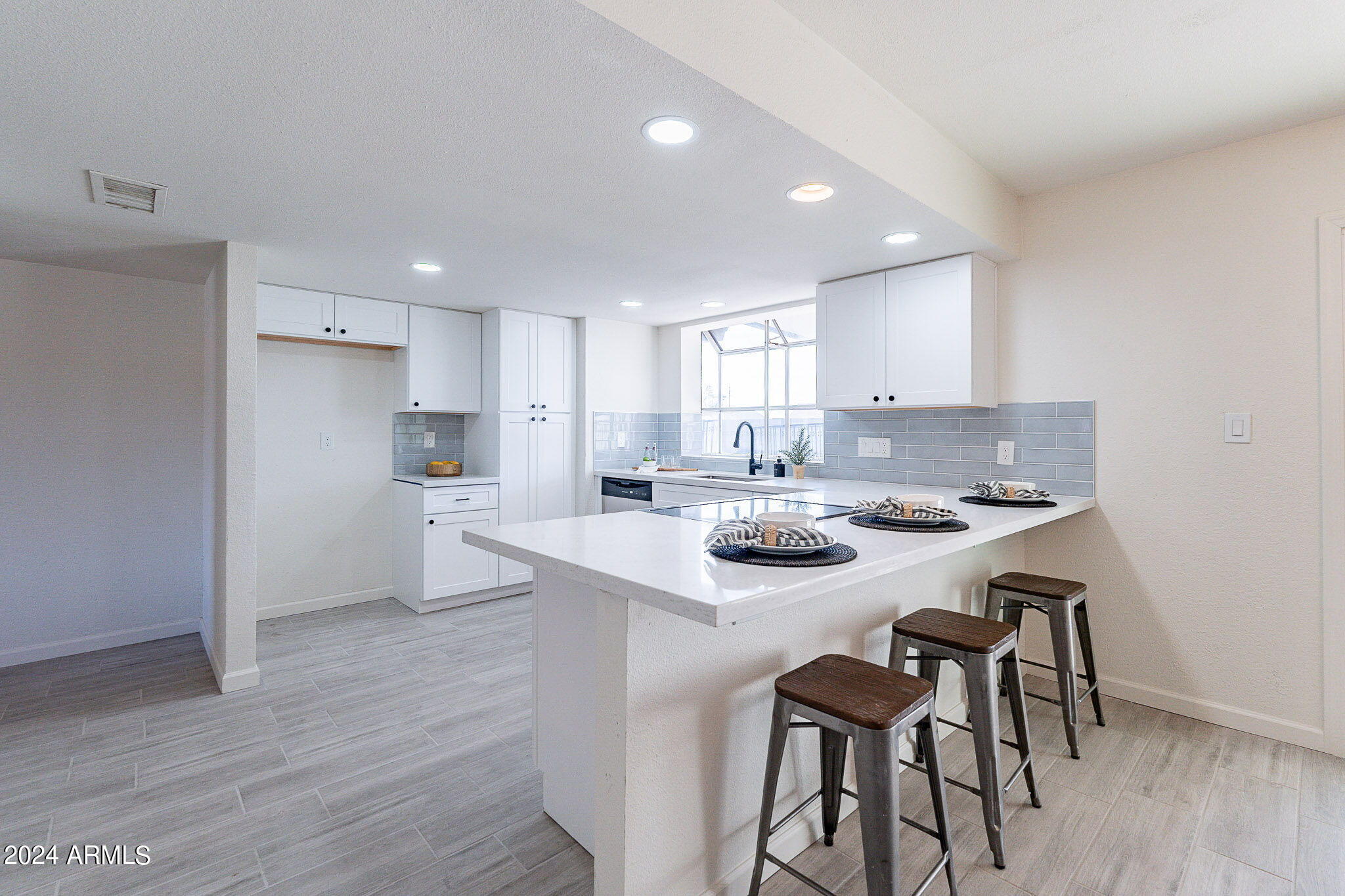3825 West Dalphin Road Phoenix, AZ 85051 - Photo 10 of 45 Kitchen