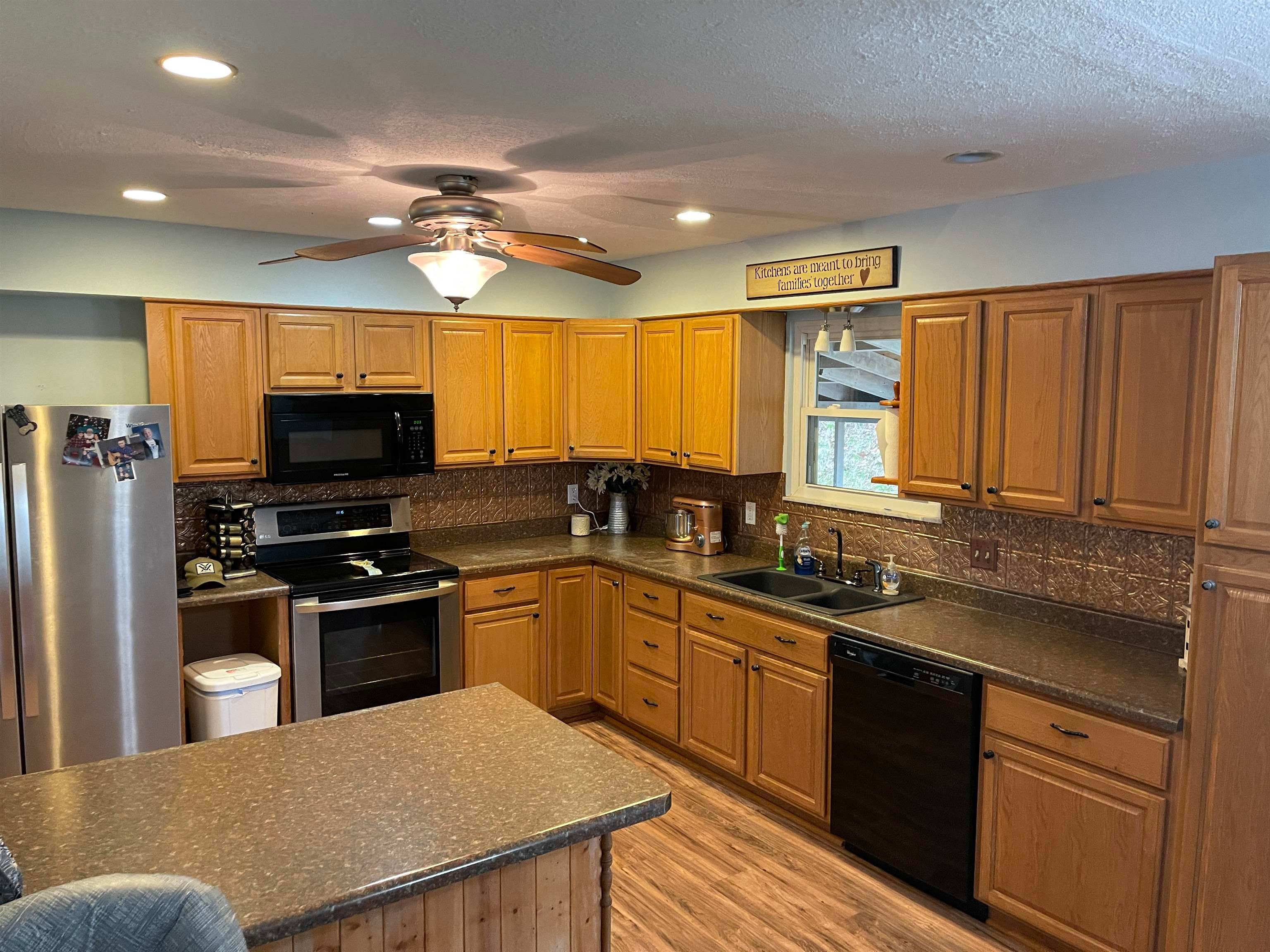 102 Warren Road Huntington, WV 25704 - Photo 7 of 17 Gallery Image 7