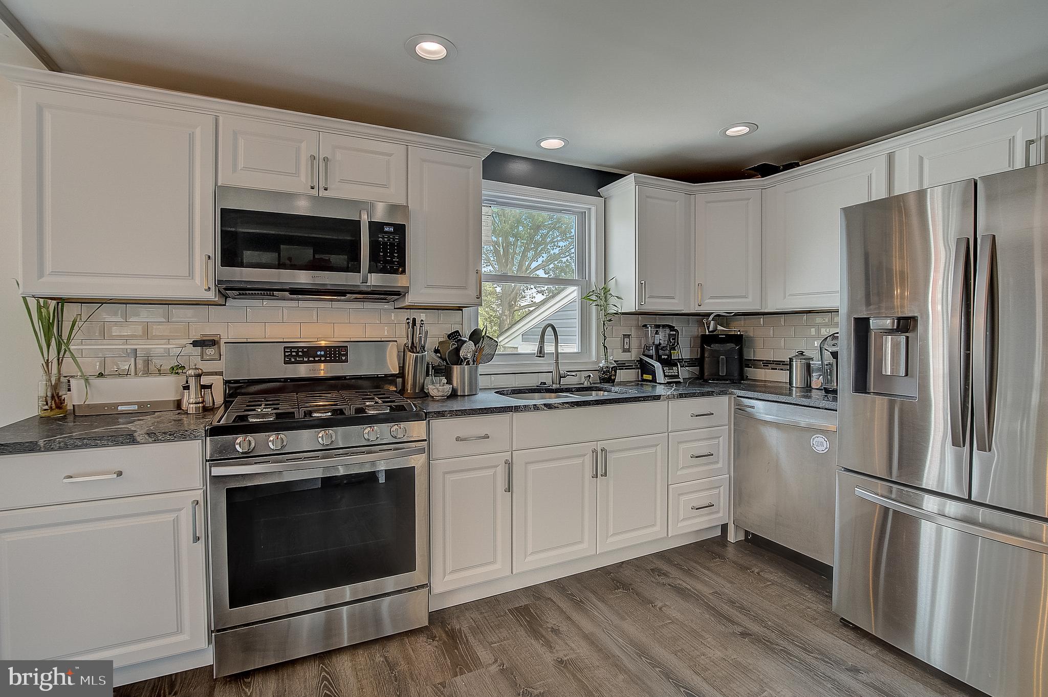 4 Yorkshire Road Hamilton, NJ 08610 - Photo 3 of 42