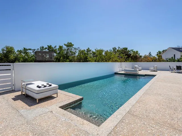 $5,300,000 | 7647 Sanderling Road, Sarasota, FL 34242
