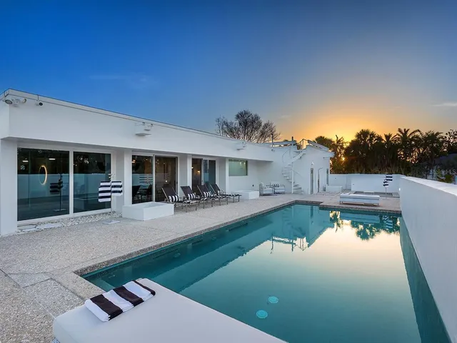 $5,300,000 | 7647 Sanderling Road, Sarasota, FL 34242