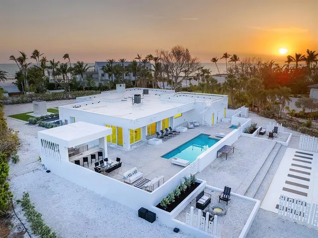 $5,300,000 | 7647 Sanderling Road, Sarasota, FL 34242