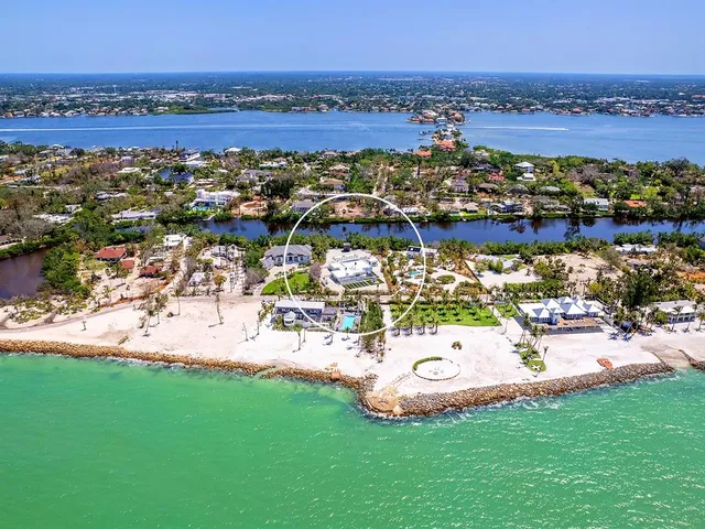 $5,300,000 | 7647 Sanderling Road, Sarasota, FL 34242