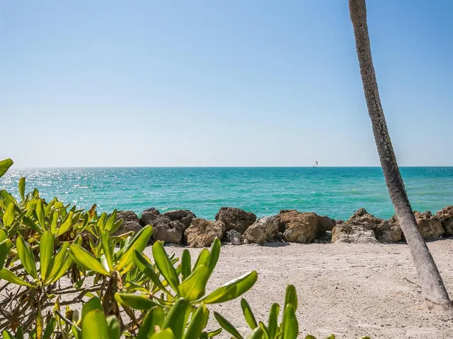 $5,300,000 | 7647 Sanderling Road, Sarasota, FL 34242