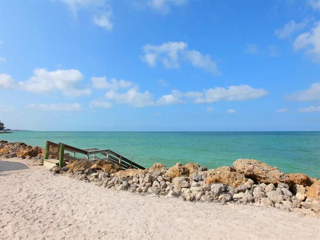 $5,300,000 | 7647 Sanderling Road, Sarasota, FL 34242