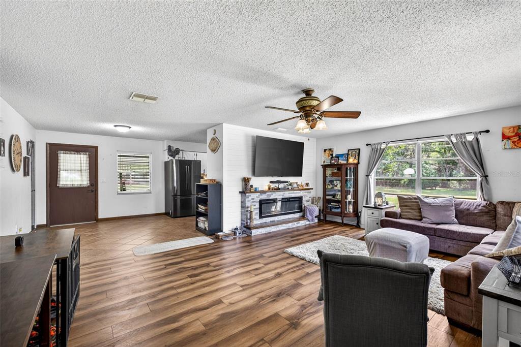 37314 Tucker Road Zephyrhills, FL 33541 - Photo 4 of 48